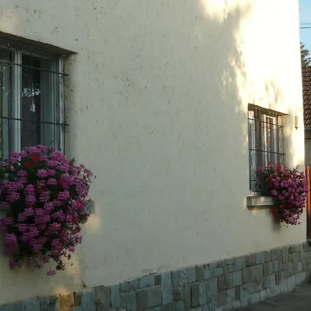 Boerzsoeny Kapuja Vendeghaz Zebegény