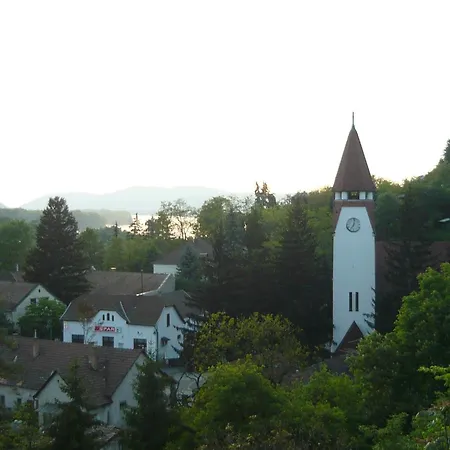 Boerzsoeny Kapuja Vendeghaz * Zebegény