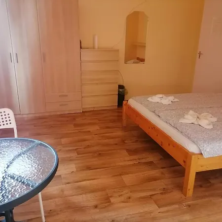 Boerzsoeny Kapuja Vendeghaz 게스트하우스 Zebegény