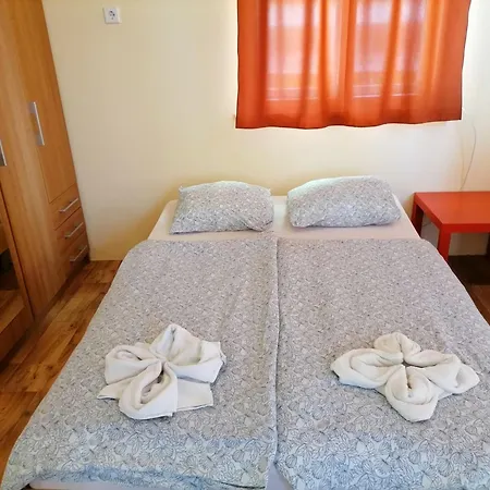 Boerzsoeny Kapuja Vendeghaz Zebegény