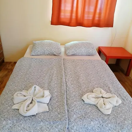 Boerzsoeny Kapuja Vendeghaz * Zebegény