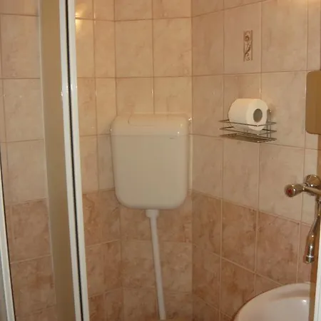 Boerzsoeny Kapuja Vendeghaz * Zebegény