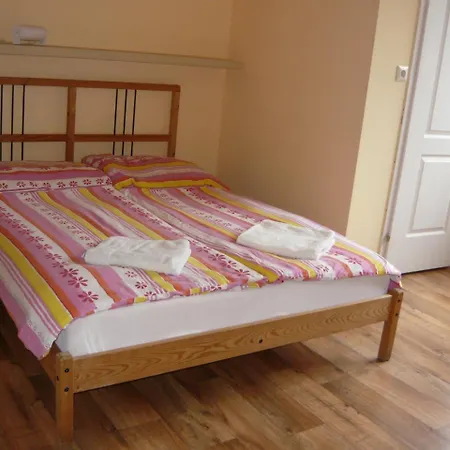 Boerzsoeny Kapuja Vendeghaz 게스트하우스 Zebegény